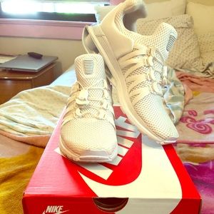 👟Size 6 Nike SHOX GRAVITY👟